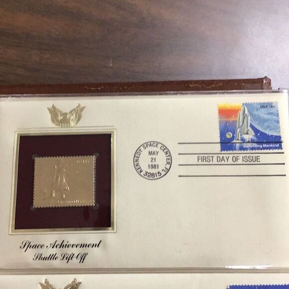 Space achievement, shuttle lift off first day issue 22 karat gold stamp - Picture 1 of 4